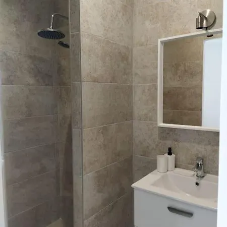 Beau Neuf A 5 Mn De La Appartement *